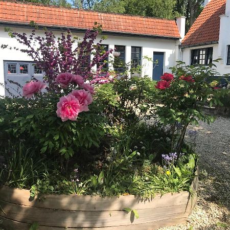 Bed And Breakfast Ros & Marc Wezembeek-Oppem Esterno foto